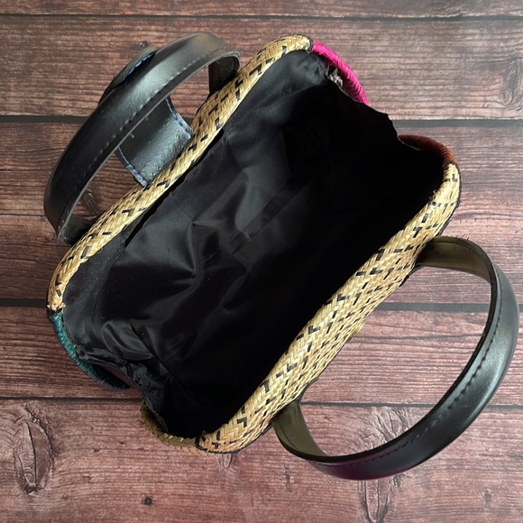 VINTAGE | Straw woven colour block structured handbag - Picture 8 of 9